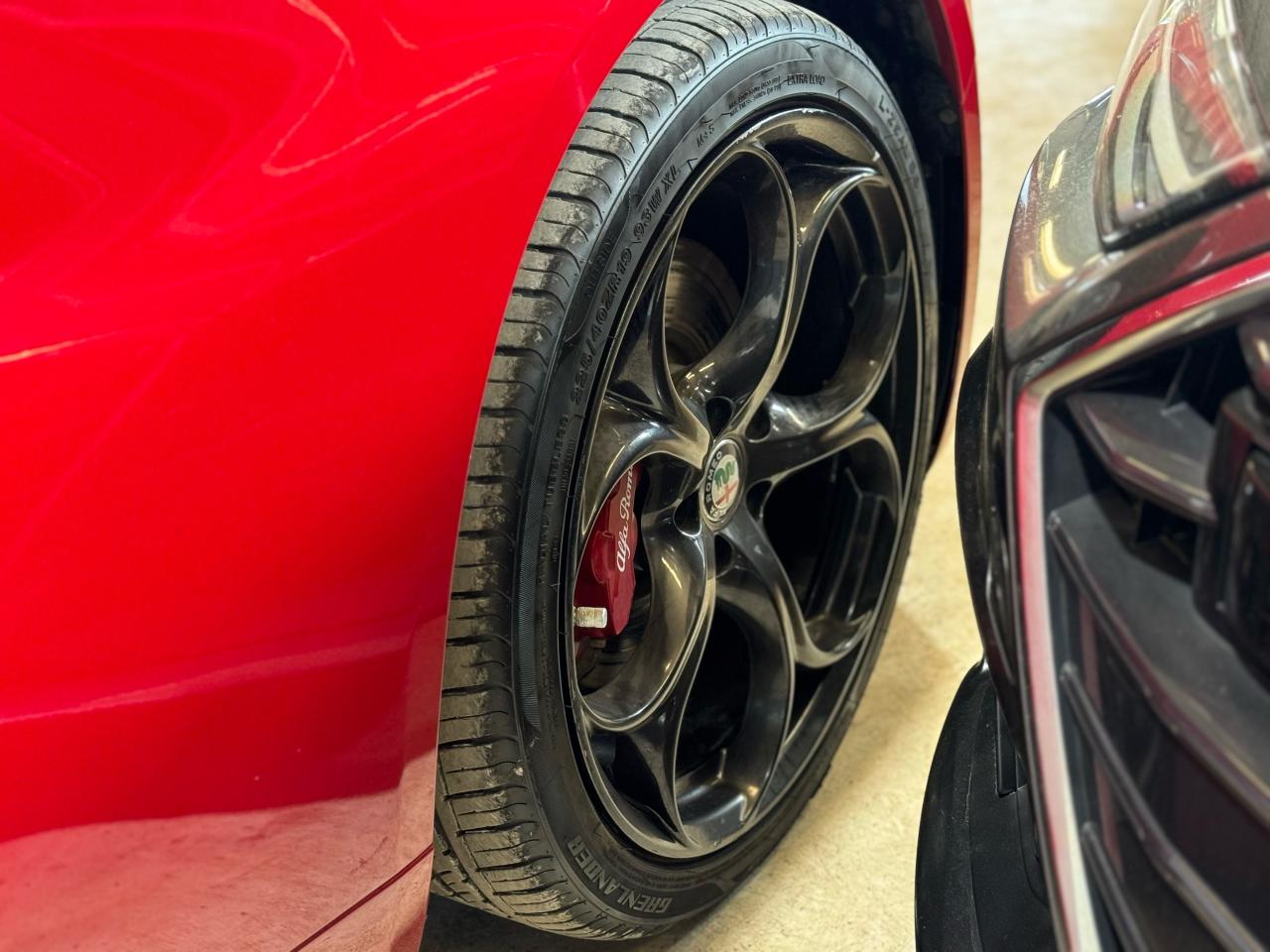 2018 Alfa Romeo Giulia TI SPORT Q4|RED INT|NAV|BACKUP|BSM|PANO|HK SOUND| - Photo #3
