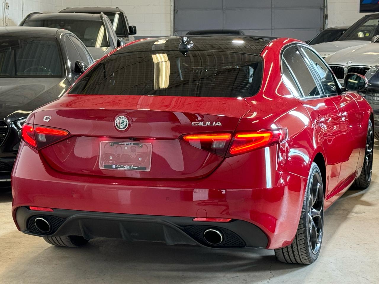 2018 Alfa Romeo Giulia TI SPORT Q4|RED INT|NAV|BACKUP|BSM|PANO|HK SOUND| - Photo #4