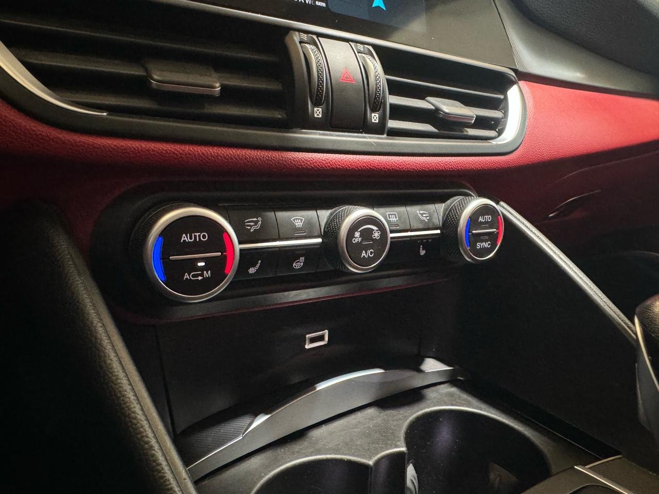 2018 Alfa Romeo Giulia TI SPORT Q4|RED INT|NAV|BACKUP|BSM|PANO|HK SOUND| - Photo #21