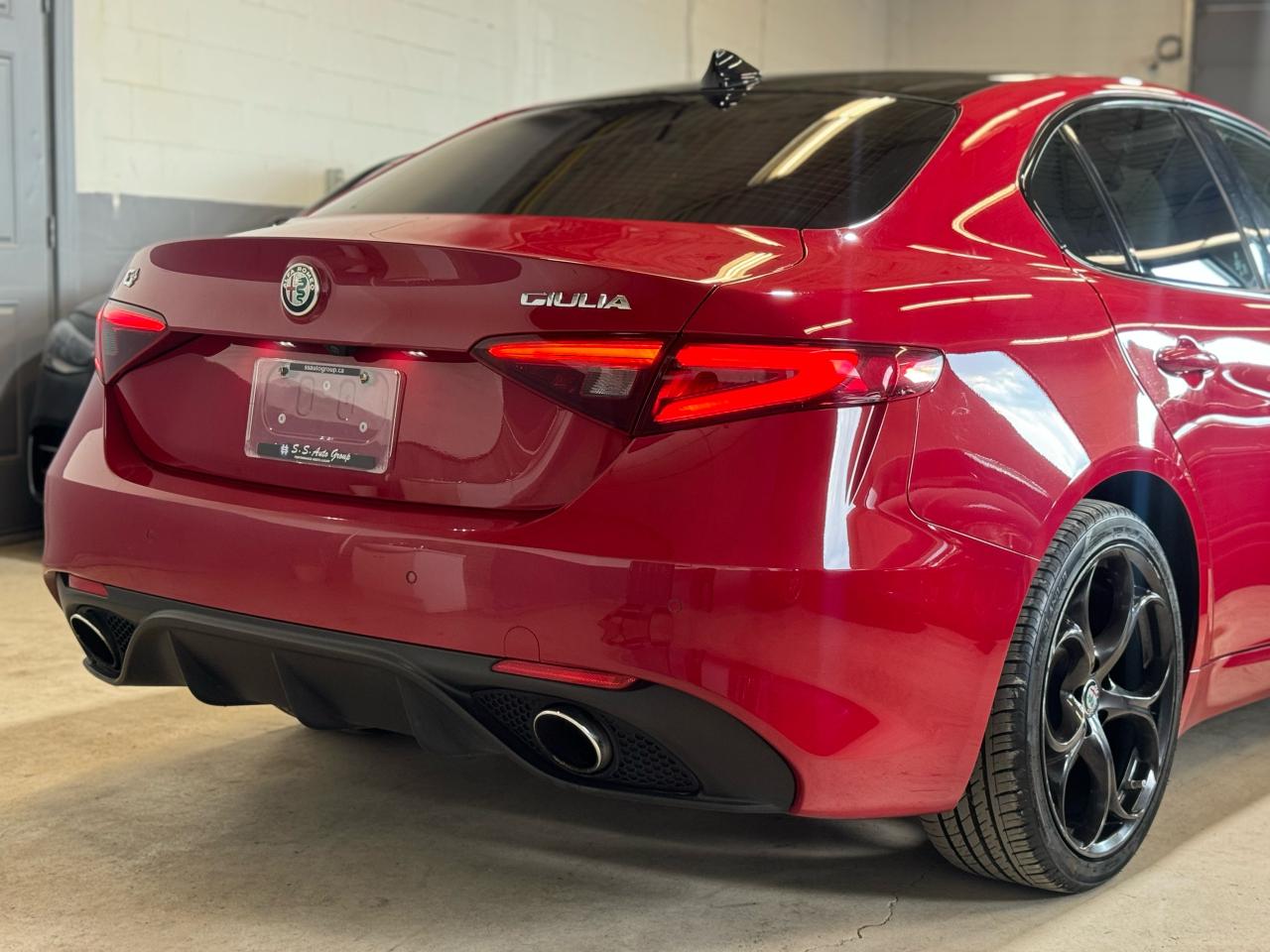 2018 Alfa Romeo Giulia TI SPORT Q4|RED INT|NAV|BACKUP|BSM|PANO|HK SOUND| - Photo #33