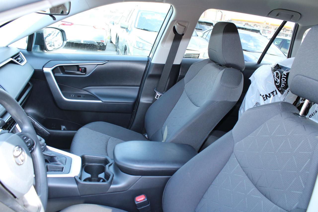 2021 Toyota RAV4 LE FWD - Photo #14