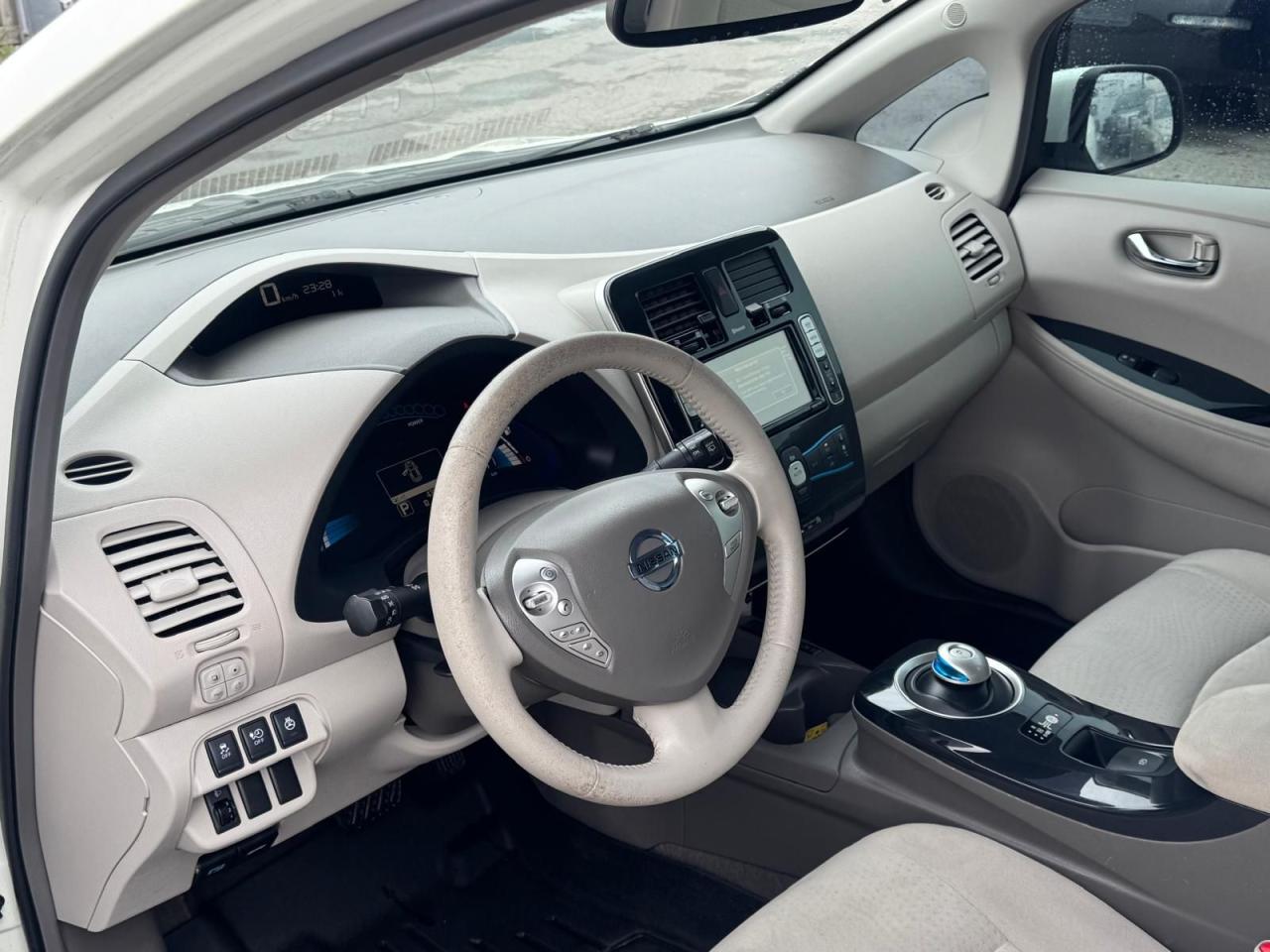 2012 Nissan Leaf SL, FULL ELECTRIC, ONLY 43,000KMS, GREAT SHAPE - Photo #14