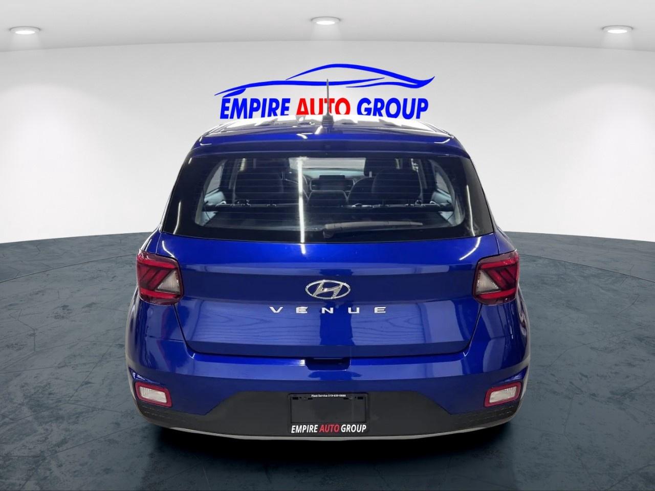 2024 Hyundai Venue SE Photo