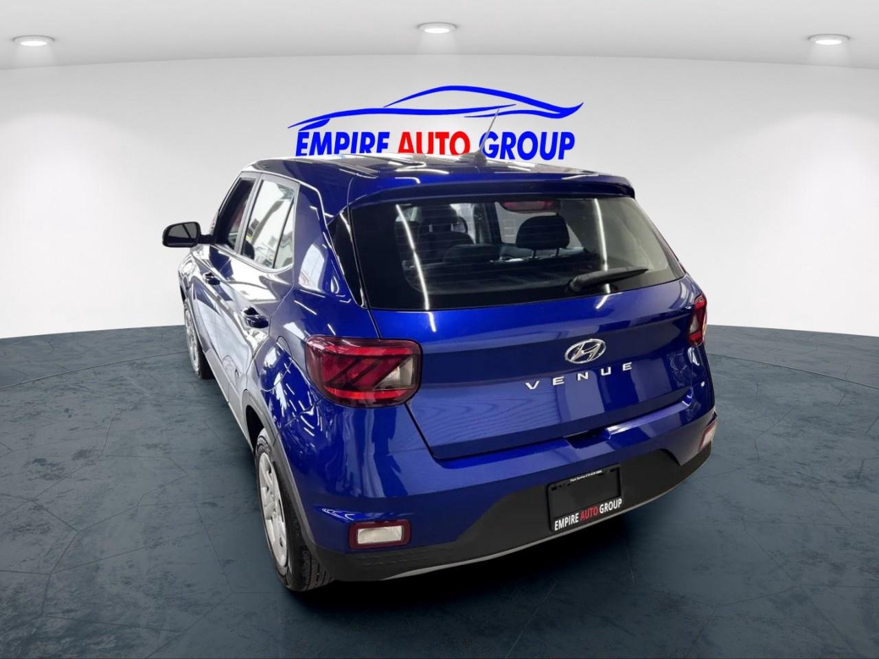 2024 Hyundai Venue SE Photo