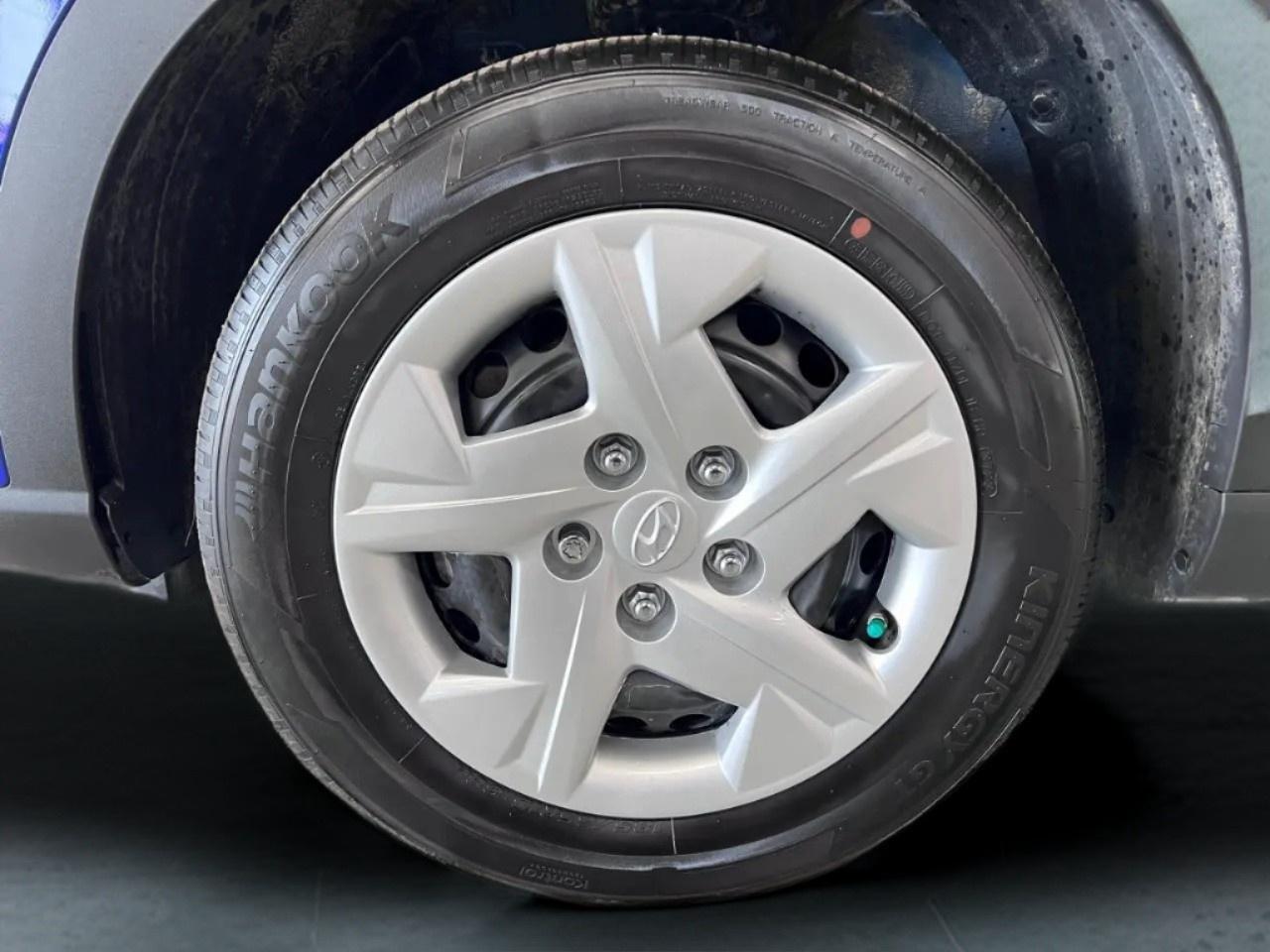 2024 Hyundai Venue SE Photo