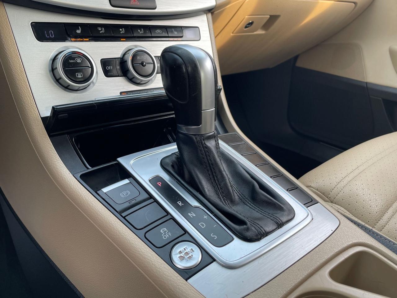2015 Volkswagen Passat CC Sportline *LOW KM, LEATHER HEATED SEATS, SUNROOF* - Photo #18