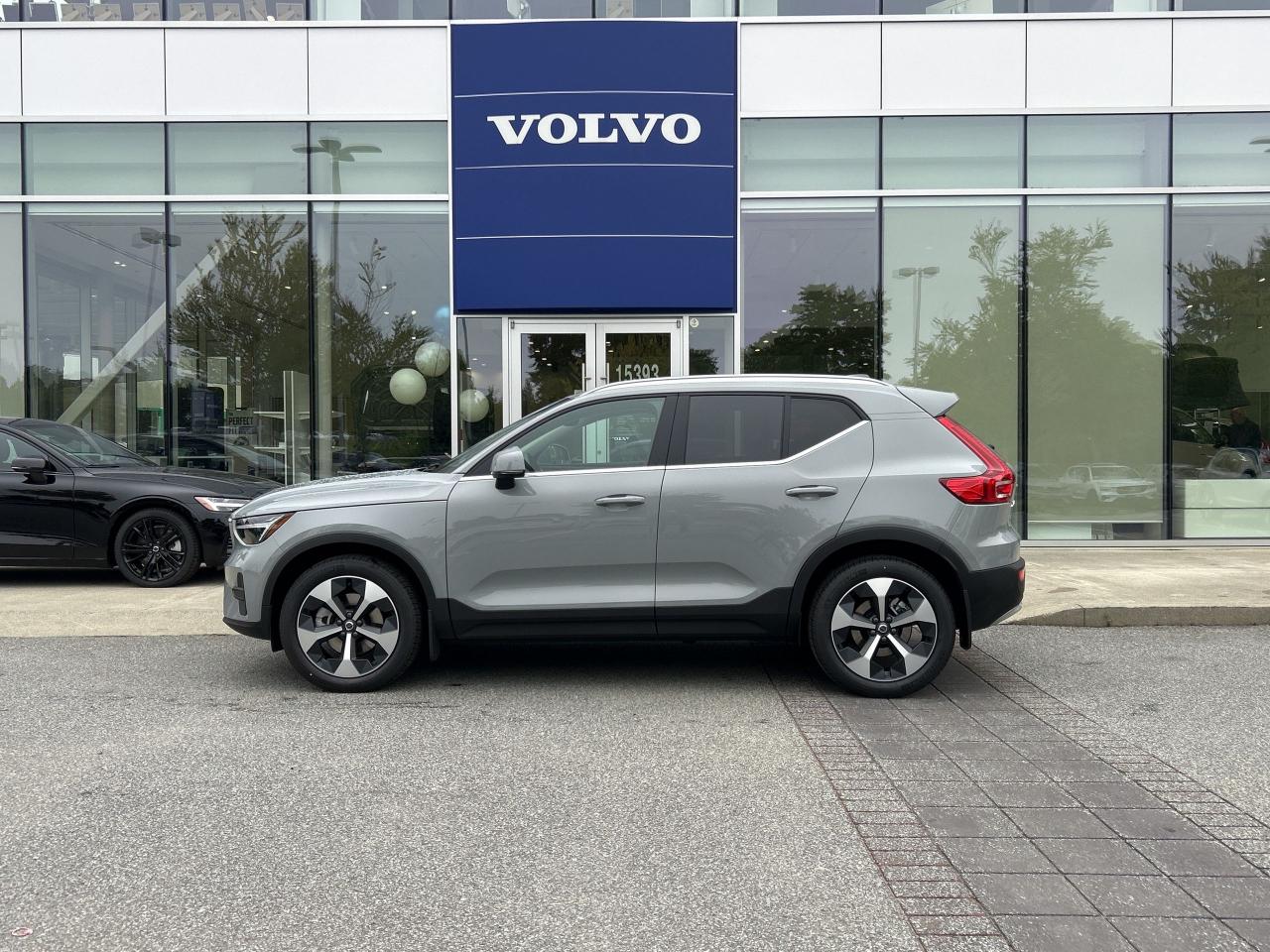 New 2025 Volvo XC40 B5 AWD Core Bright Theme for sale in Surrey, BC