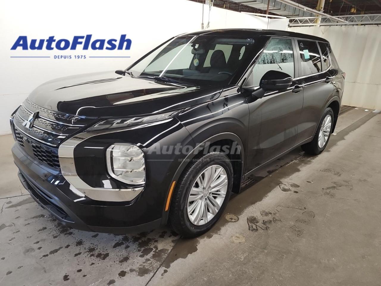 Used 2024 Mitsubishi Outlander ES AWD, 7 PASSAGERS, CARPLAY, SIEGES CHAUFFANTS for sale in Saint-Hubert, QC