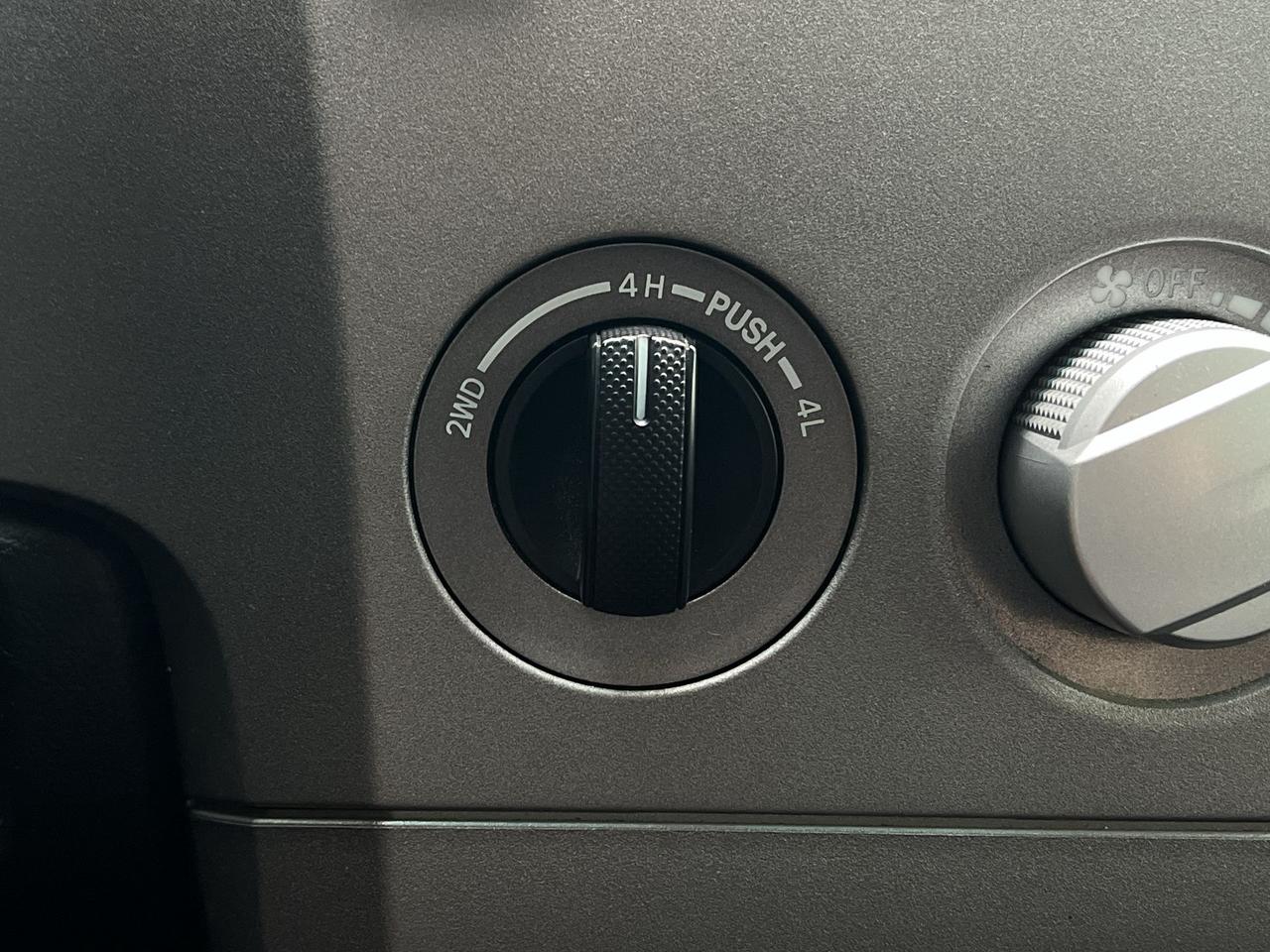 2013 Toyota Tundra 4X4 | CERTIFIED!!| TONNEAU COVER | A/C Photo