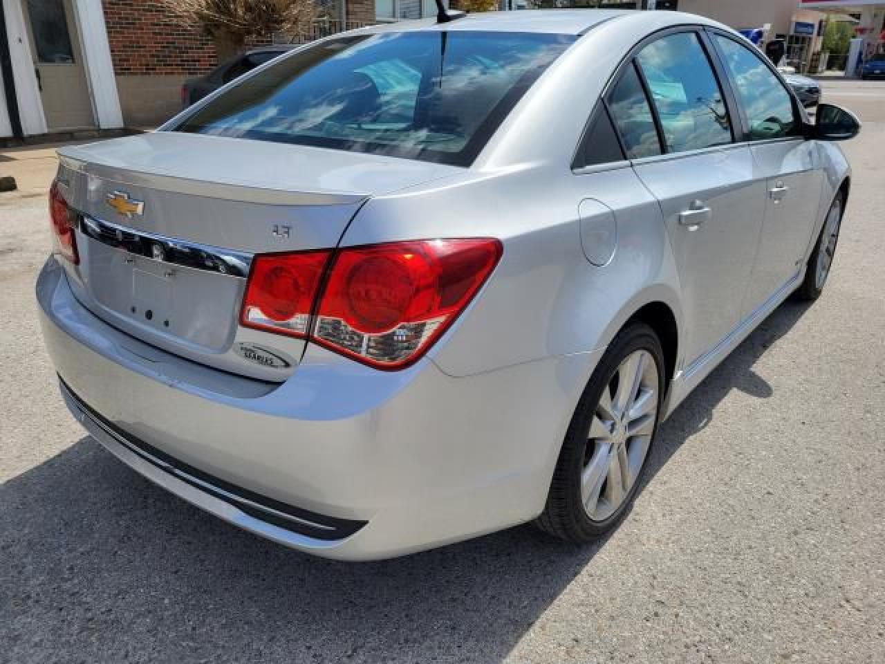 2012 Chevrolet Cruze 2LT RS Photo3