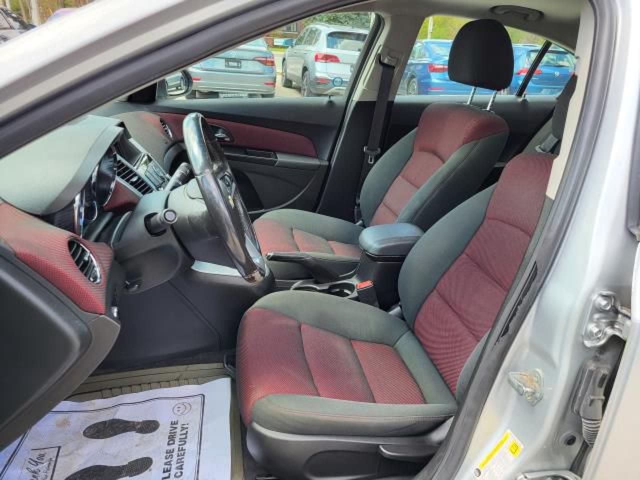 2012 Chevrolet Cruze 2LT RS Photo9