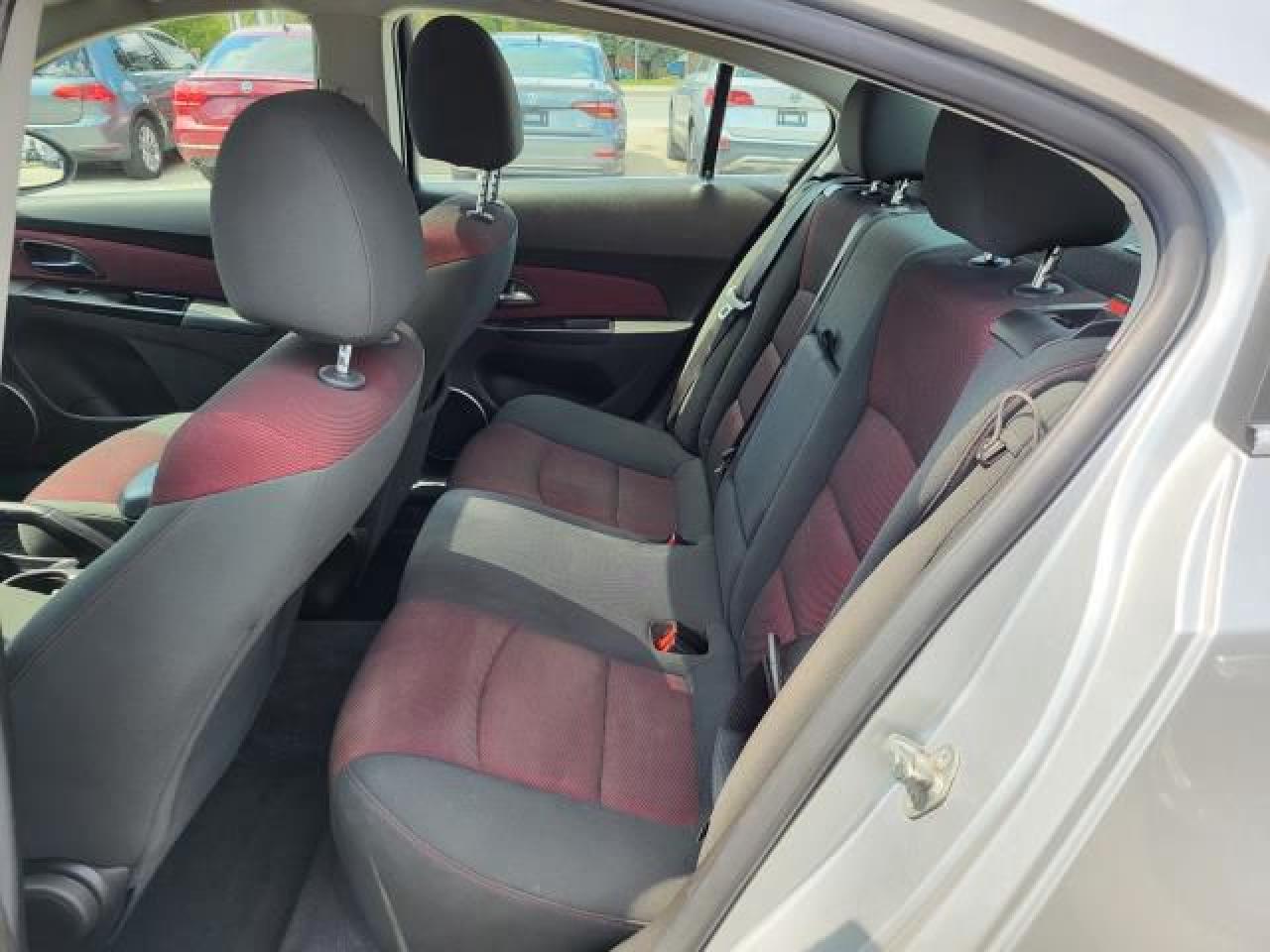 2012 Chevrolet Cruze 2LT RS Photo15