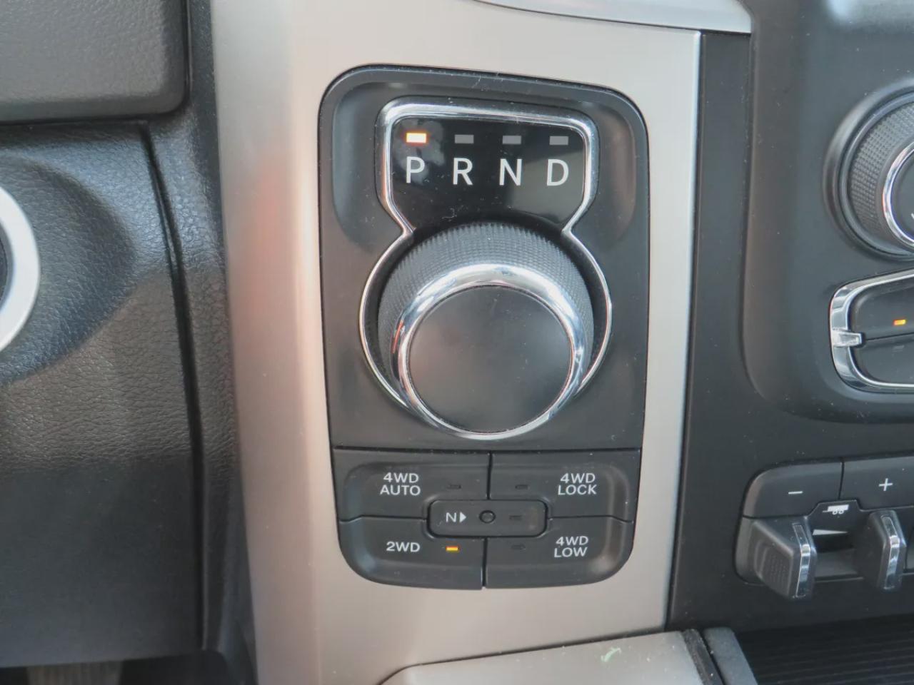 2017 RAM 1500 Big Horn (**ONE OWNER!!**CLEAN TITLE/NO ACCIDENTS!!**SAFETY/CERTIFIED!!**DIESEL!!**4WD**RUNNING BOARDS**TRAILER HITCH**TOW HOOKS**REMOTE START**NAVIGATION**REVERSE CAMERA**POWER SEATS**DIGITAL TOUCHSCREEN**HEATED SEATS/STEERING WHEEL**LEATHER WRAPPED STEE Photo