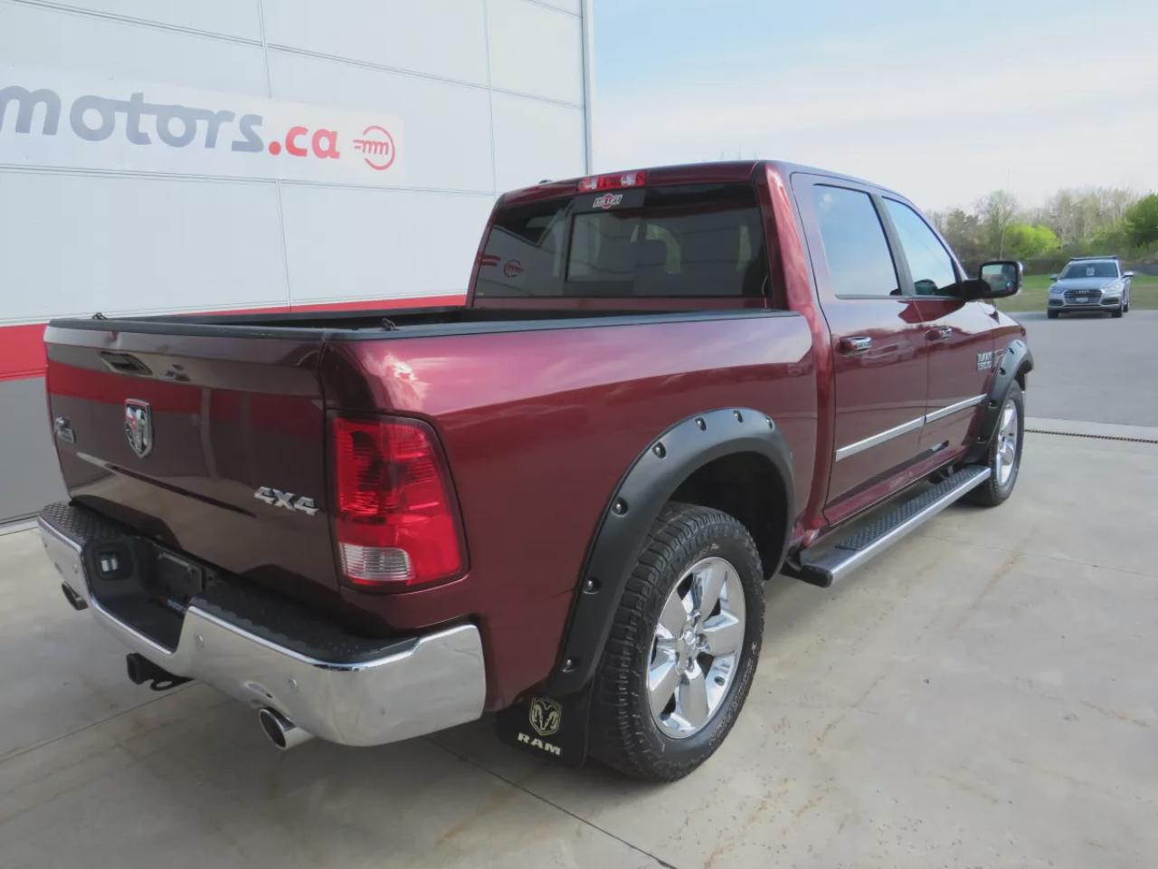 2017 RAM 1500 Big Horn (**ONE OWNER!!**CLEAN TITLE/NO ACCIDENTS!!**SAFETY/CERTIFIED!!**DIESEL!!**4WD**RUNNING BOARDS**TRAILER HITCH**TOW HOOKS**REMOTE START**NAVIGATION**REVERSE CAMERA**POWER SEATS**DIGITAL TOUCHSCREEN**HEATED SEATS/STEERING WHEEL**LEATHER WRAPPED STEE Photo