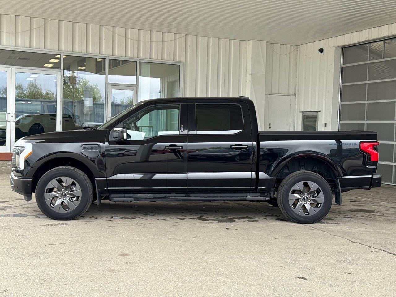2023 Ford F-150 Lightning Lariat - Photo #3