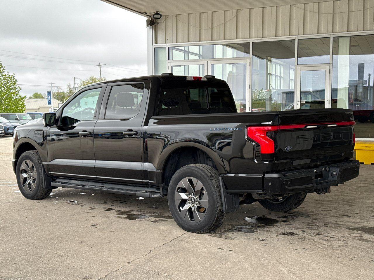 2023 Ford F-150 Lightning Lariat - Photo #4