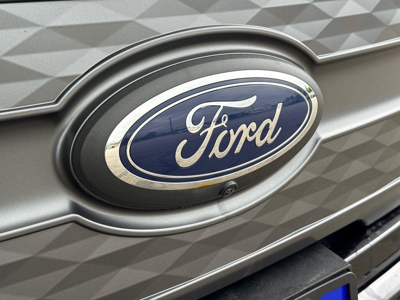 2023 Ford F-150 Lightning Lariat - Photo #9