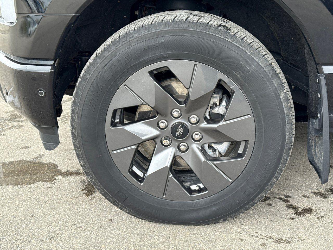 2023 Ford F-150 Lightning Lariat - Photo #11