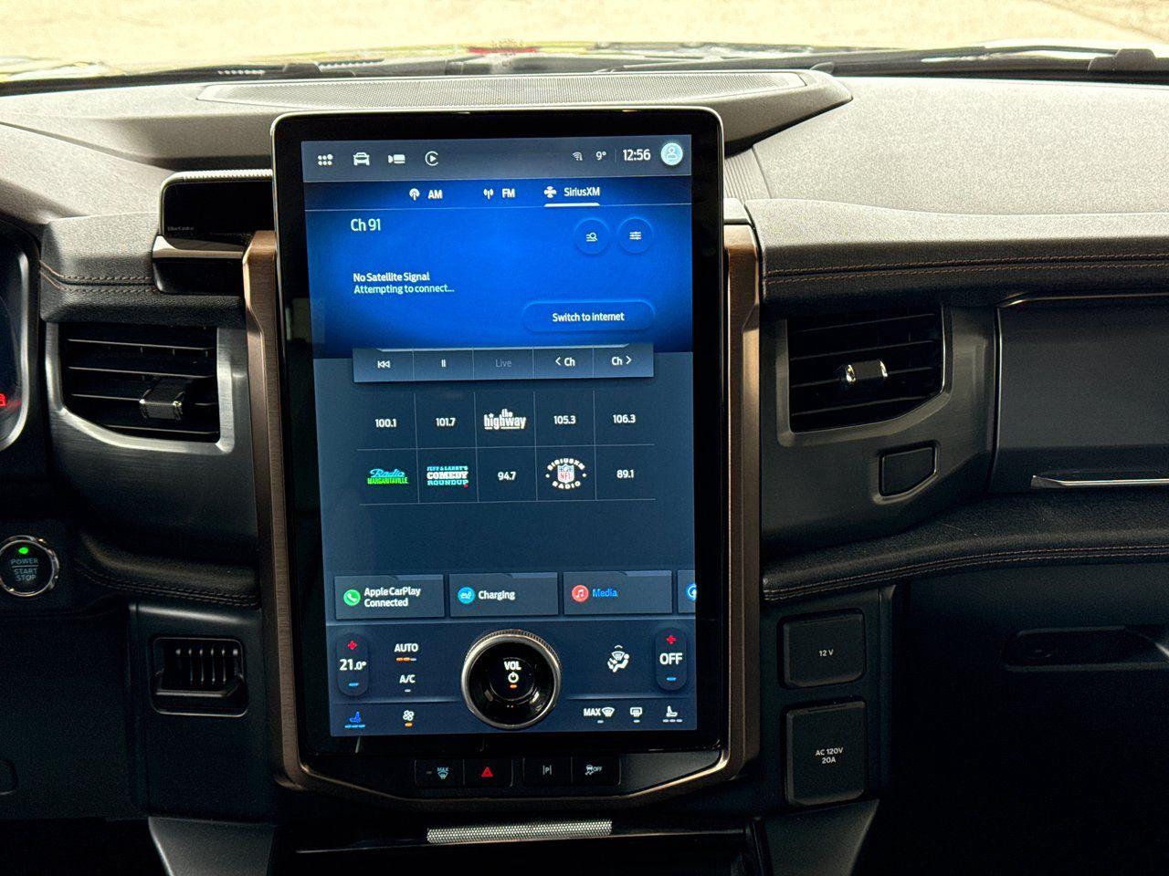 2023 Ford F-150 Lightning Lariat - Photo #17