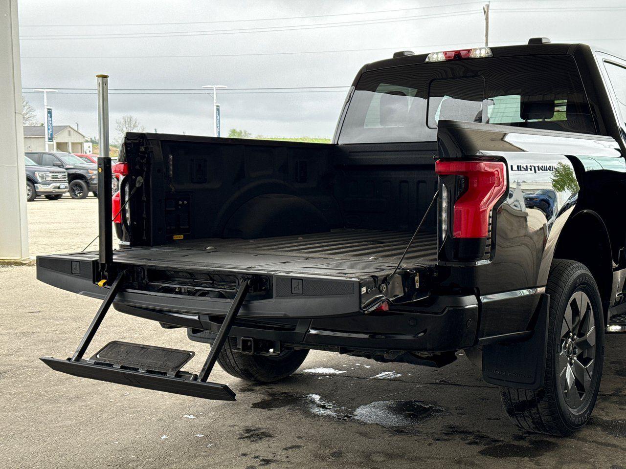 2023 Ford F-150 Lightning Lariat - Photo #31