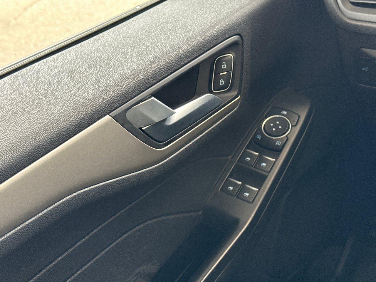 2021 Ford Escape SEL - Photo #20