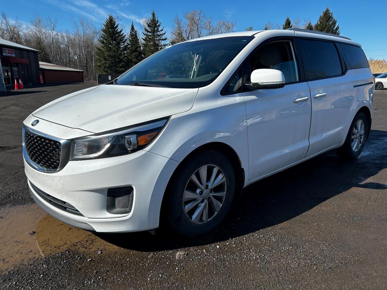 Used 2016 Kia Sedona LX for sale in Saint-Lazare, QC