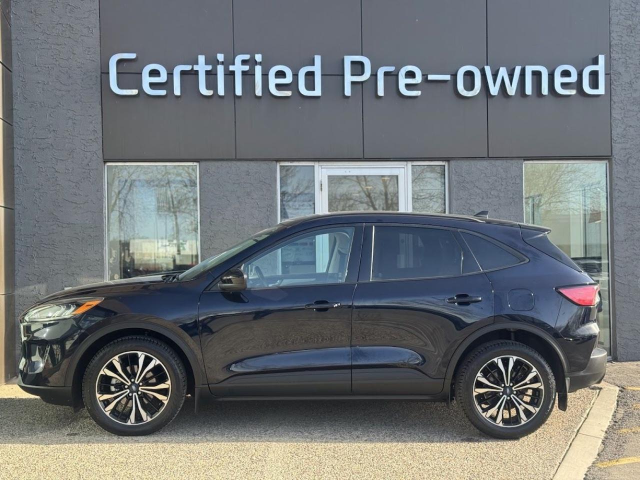 Used 2021 Ford Escape SE w/ TURBO / PANORAMIC ROOF / AWD for sale in Calgary, AB