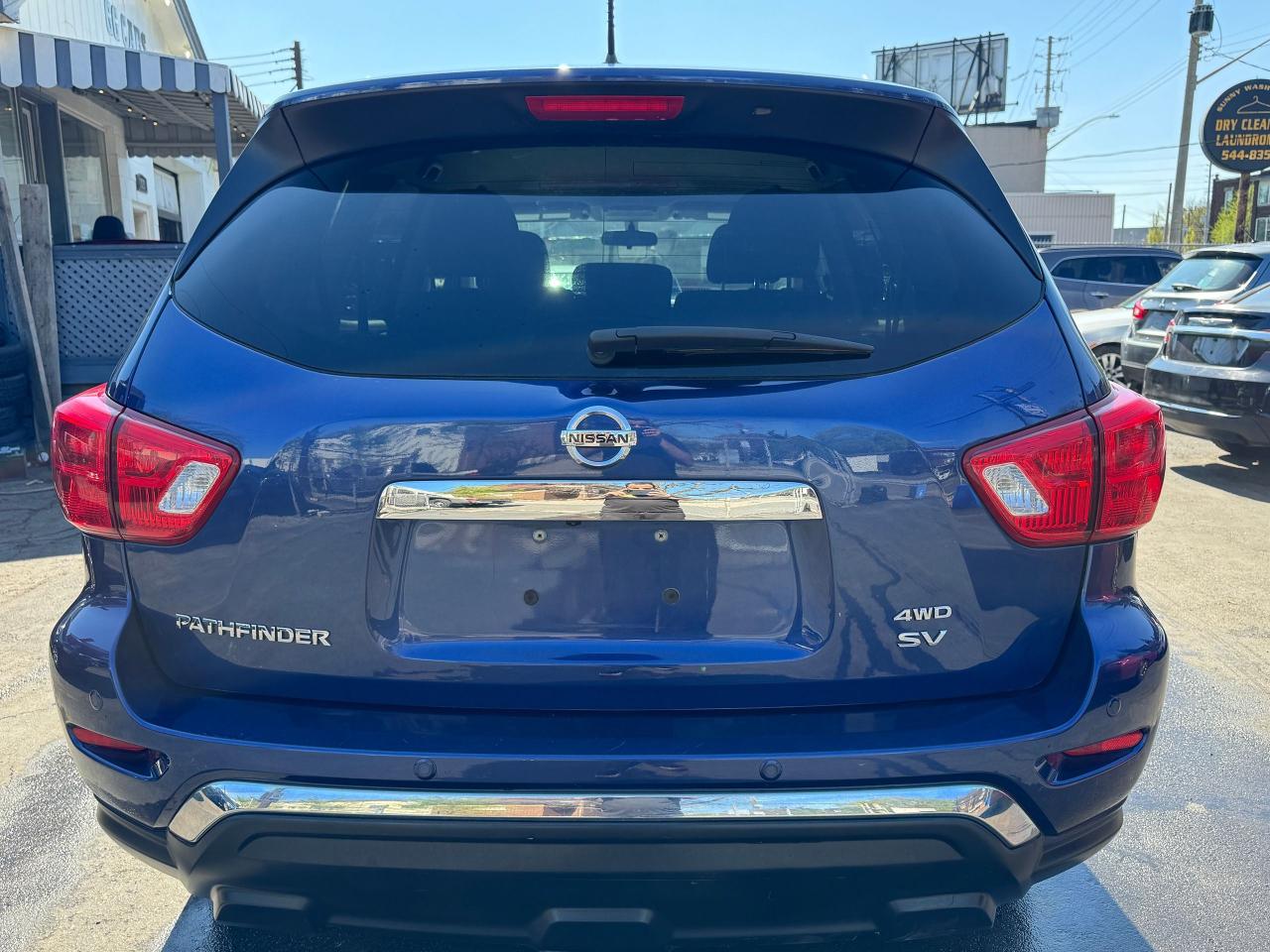 2017 Nissan Pathfinder SV - Photo #6