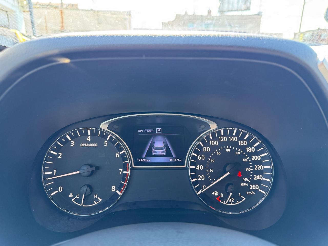 2017 Nissan Pathfinder SV - Photo #10