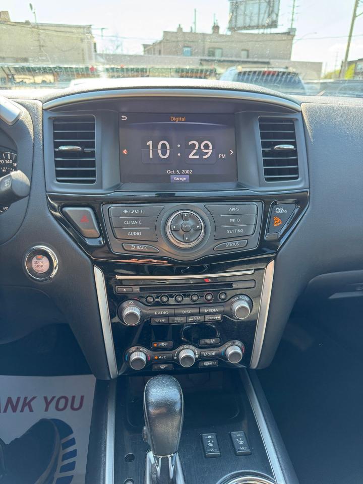 2017 Nissan Pathfinder SV - Photo #11