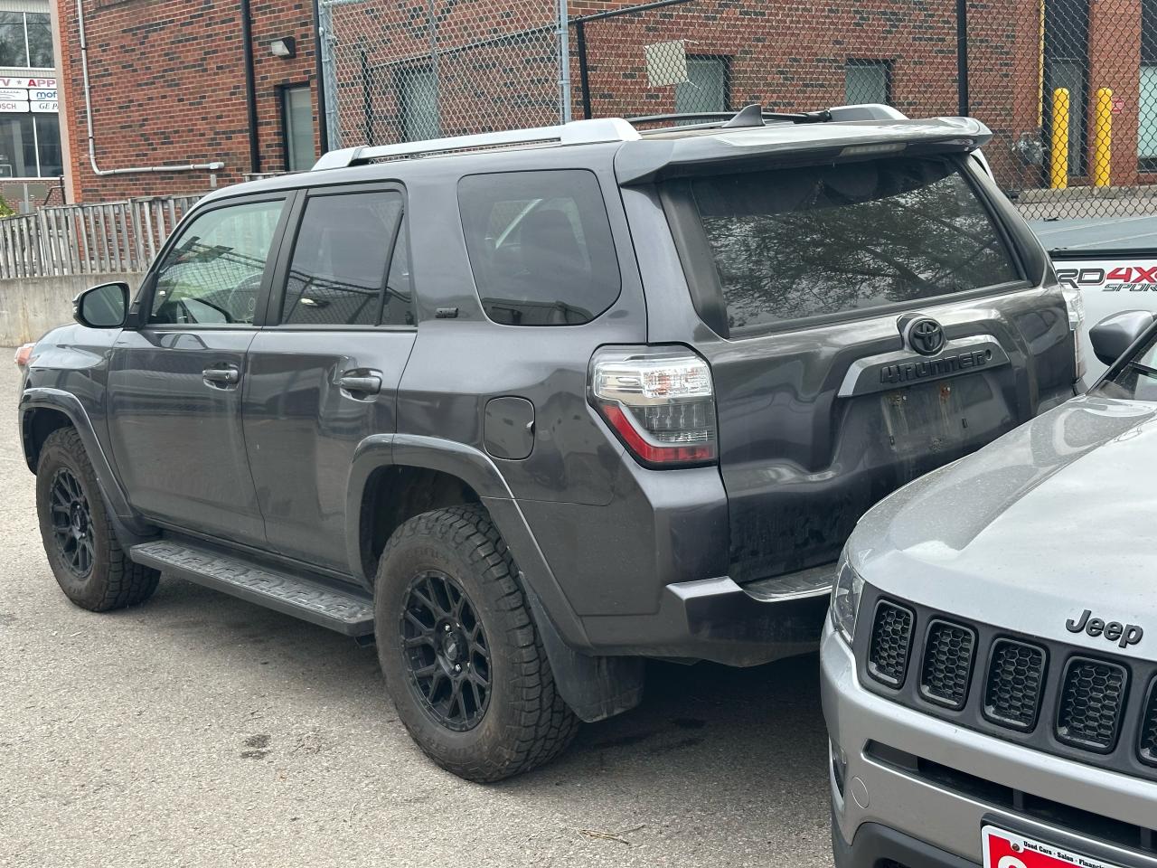 2016 Toyota 4Runner SR5 | Premium | 4WD | 7 Seater | Leather | Roof ++ Photo17