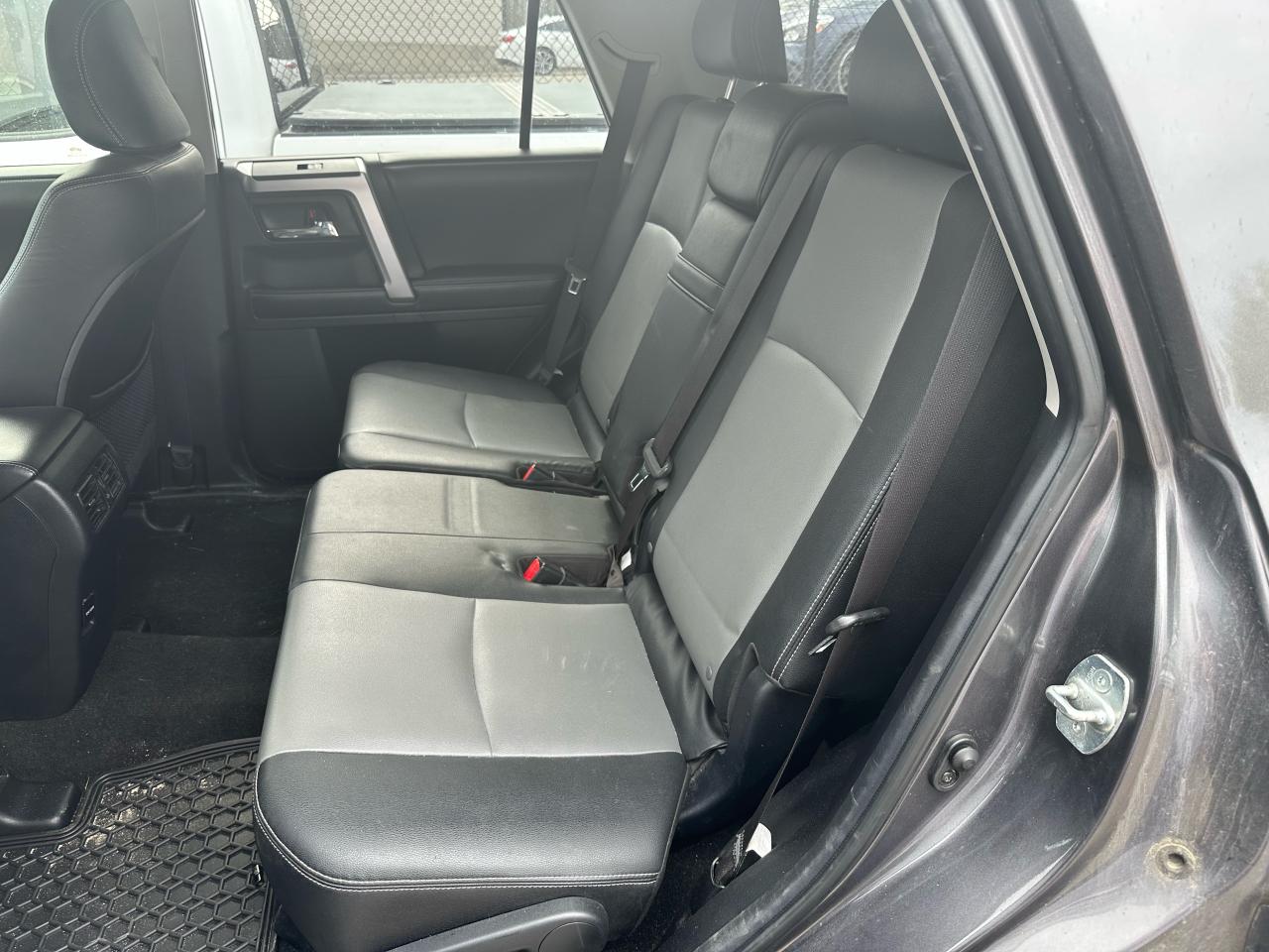 2016 Toyota 4Runner SR5 | Premium | 4WD | 7 Seater | Leather | Roof ++ Photo22