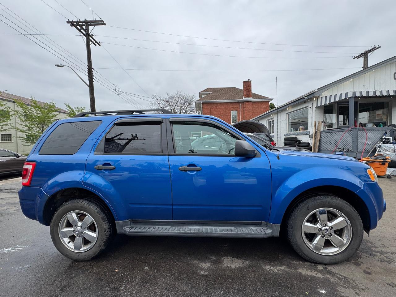 2012 Ford Escape FWD 4dr XLT CERTIFIED NO ACCIDENTS - Photo #4