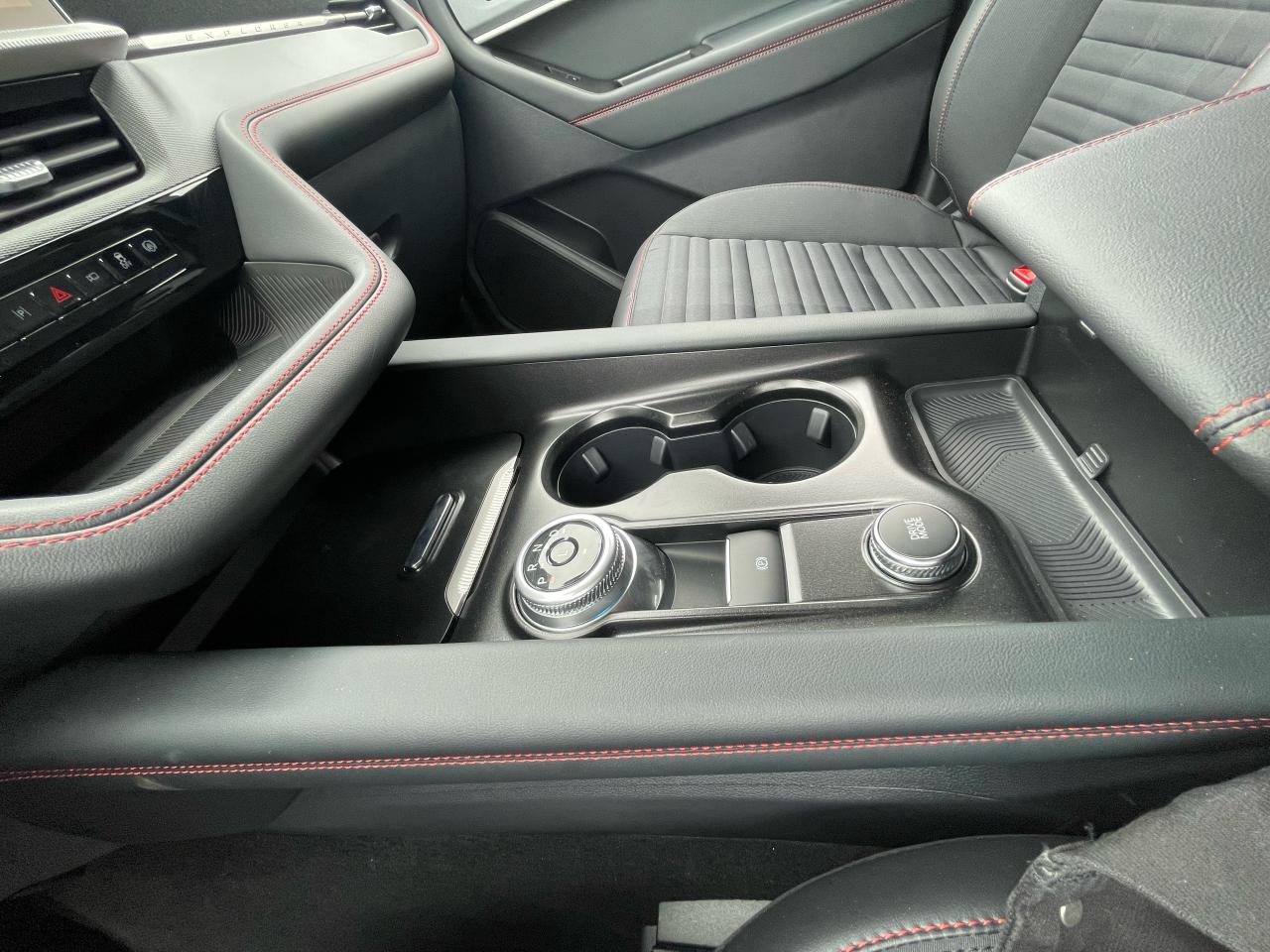2025 Ford Explorer ST-LINE 4WD Photo5