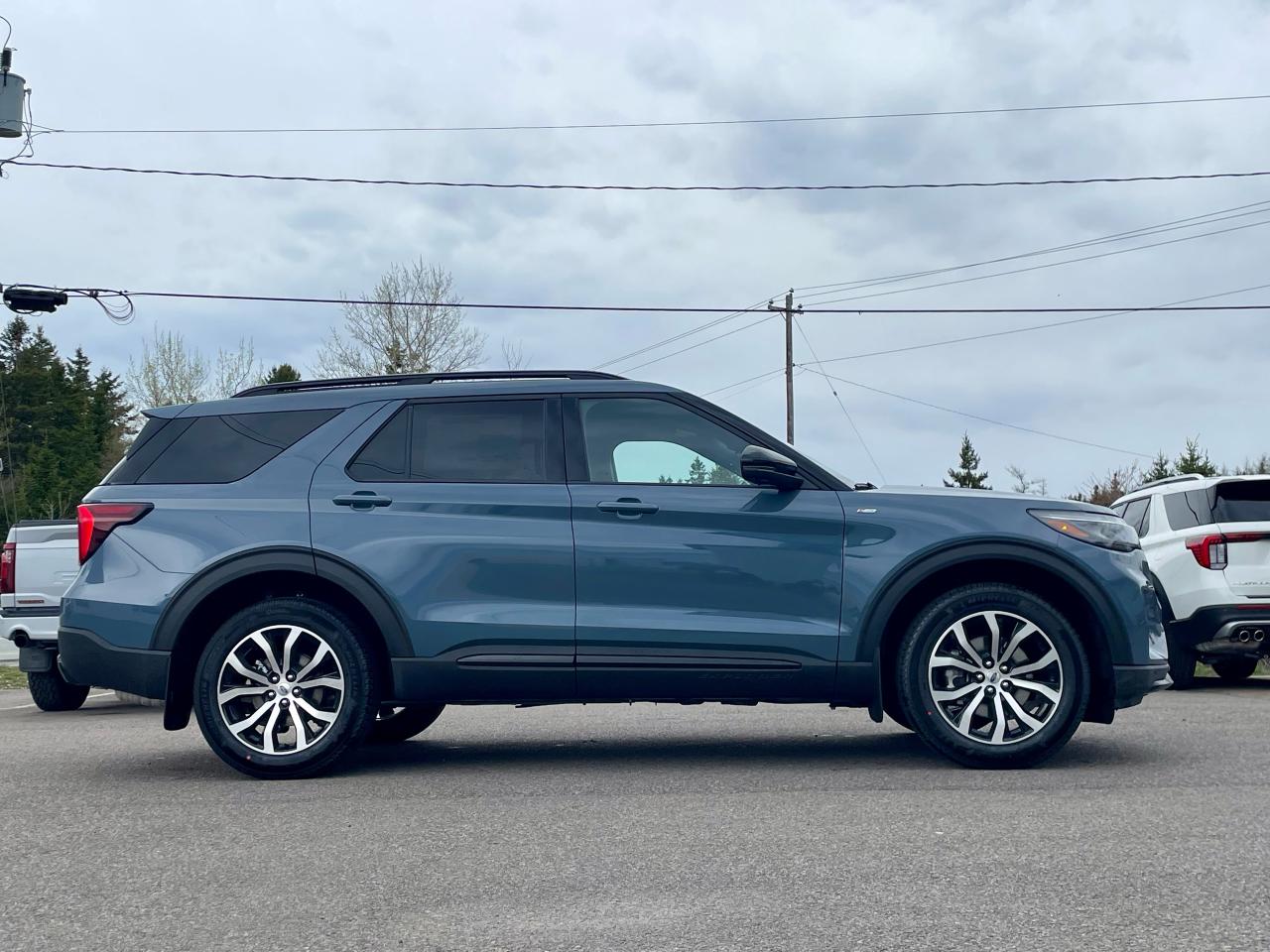 2025 Ford Explorer ST-LINE 4WD Photo3