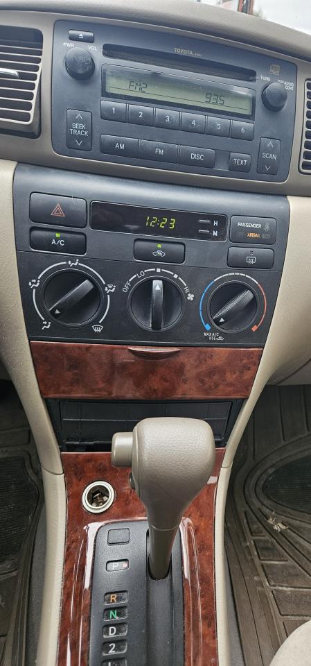 2005 Toyota Corolla CE - Photo #12