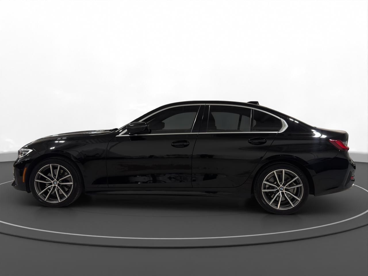 2022 BMW 3 Series 330i xDrive | RED INTERIOR - Photo #4