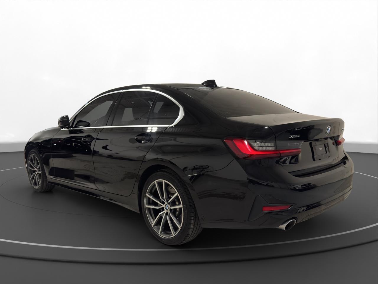 2022 BMW 3 Series 330i xDrive | RED INTERIOR - Photo #5