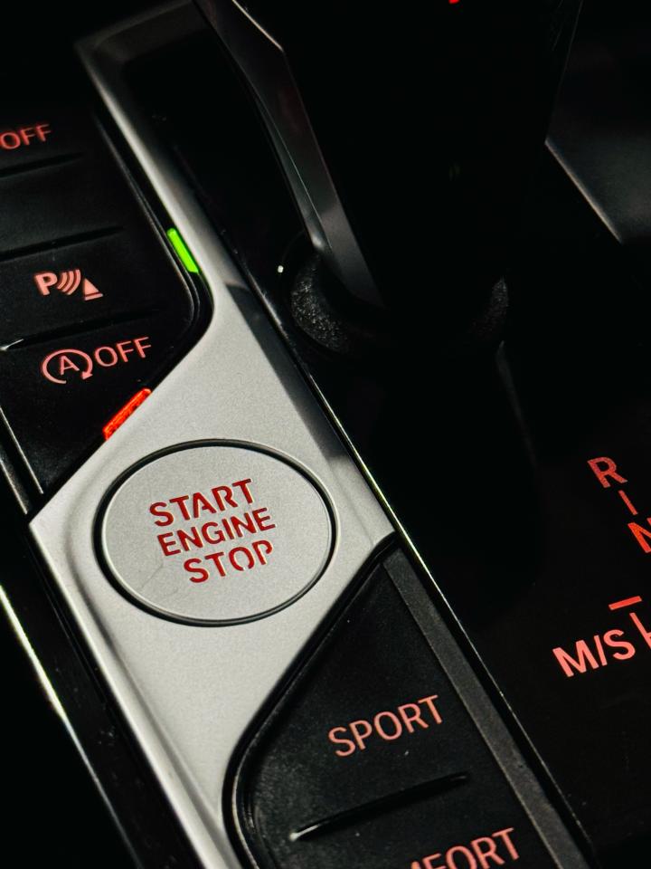 2022 BMW 3 Series 330i xDrive | RED INTERIOR - Photo #16