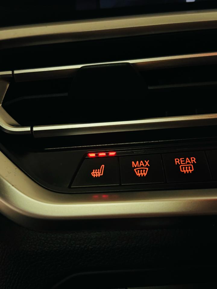 2022 BMW 3 Series 330i xDrive | RED INTERIOR - Photo #19