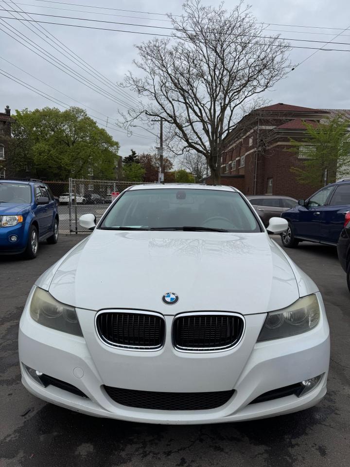 2011 BMW 3 Series 323i - Photo #2