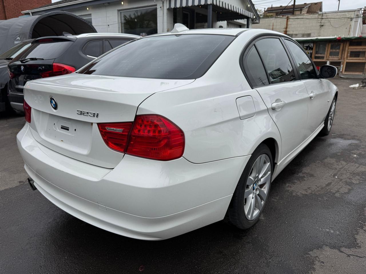 2011 BMW 3 Series 323i - Photo #5