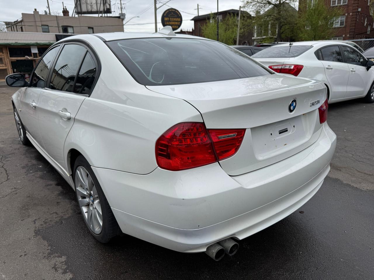 2011 BMW 3 Series 323i - Photo #7