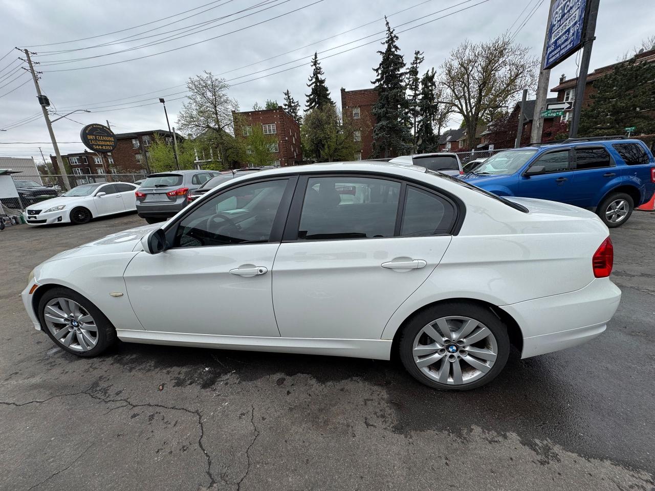 2011 BMW 3 Series 323i - Photo #8