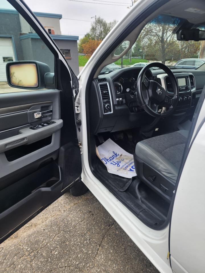 2016 RAM 1500 SLT - Photo #15