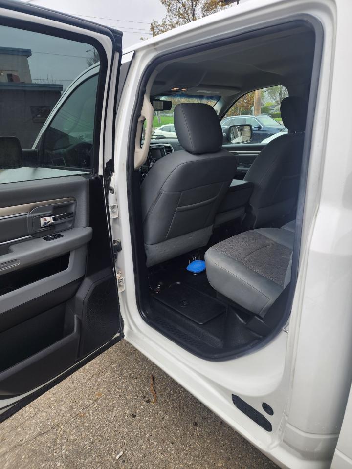 2016 RAM 1500 SLT - Photo #9