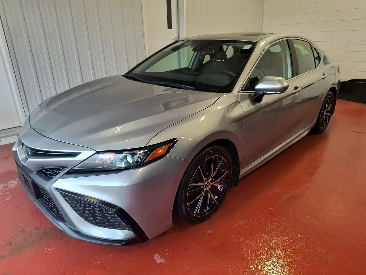 Used 2022 Toyota Camry HYBRID SE for sale in Pembroke, ON