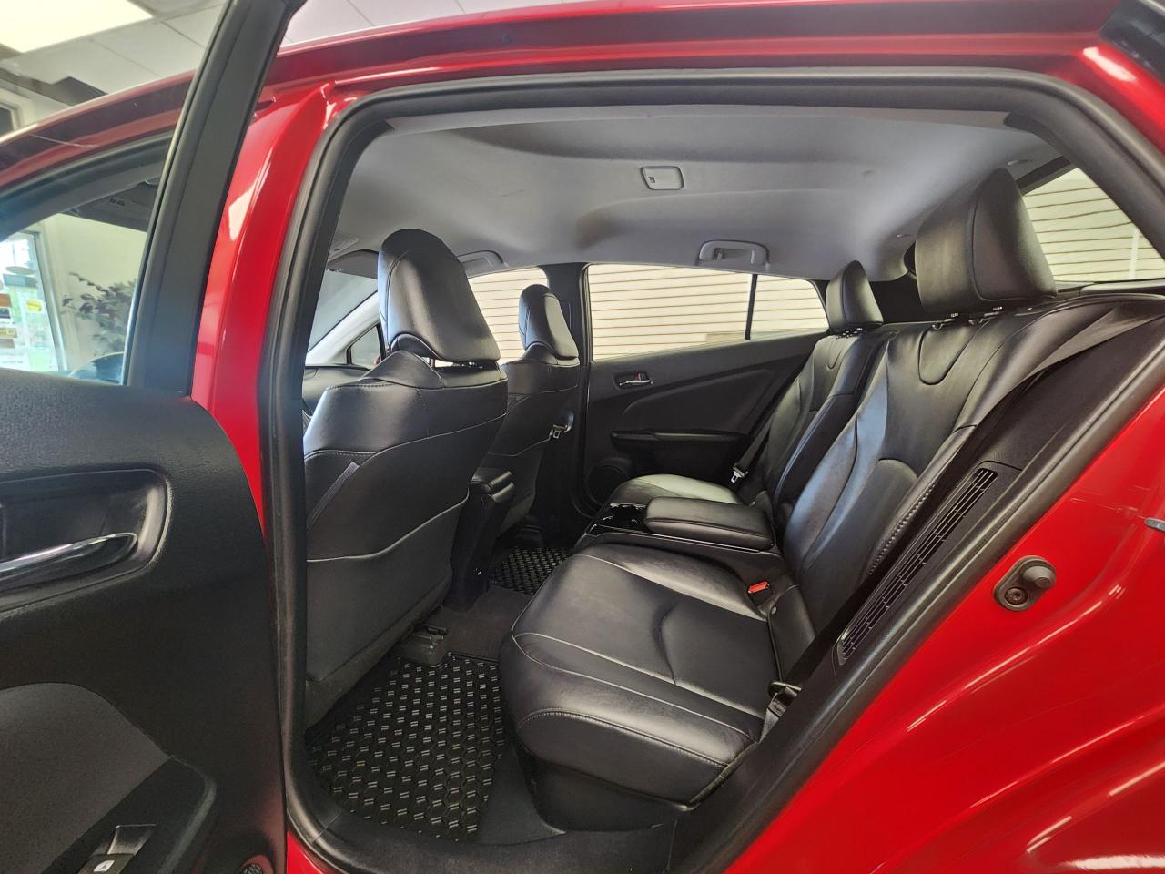 2018 Toyota Prius Prime Upgrade LOW LOW KM'S CLEAN CARFAX - Photo #15