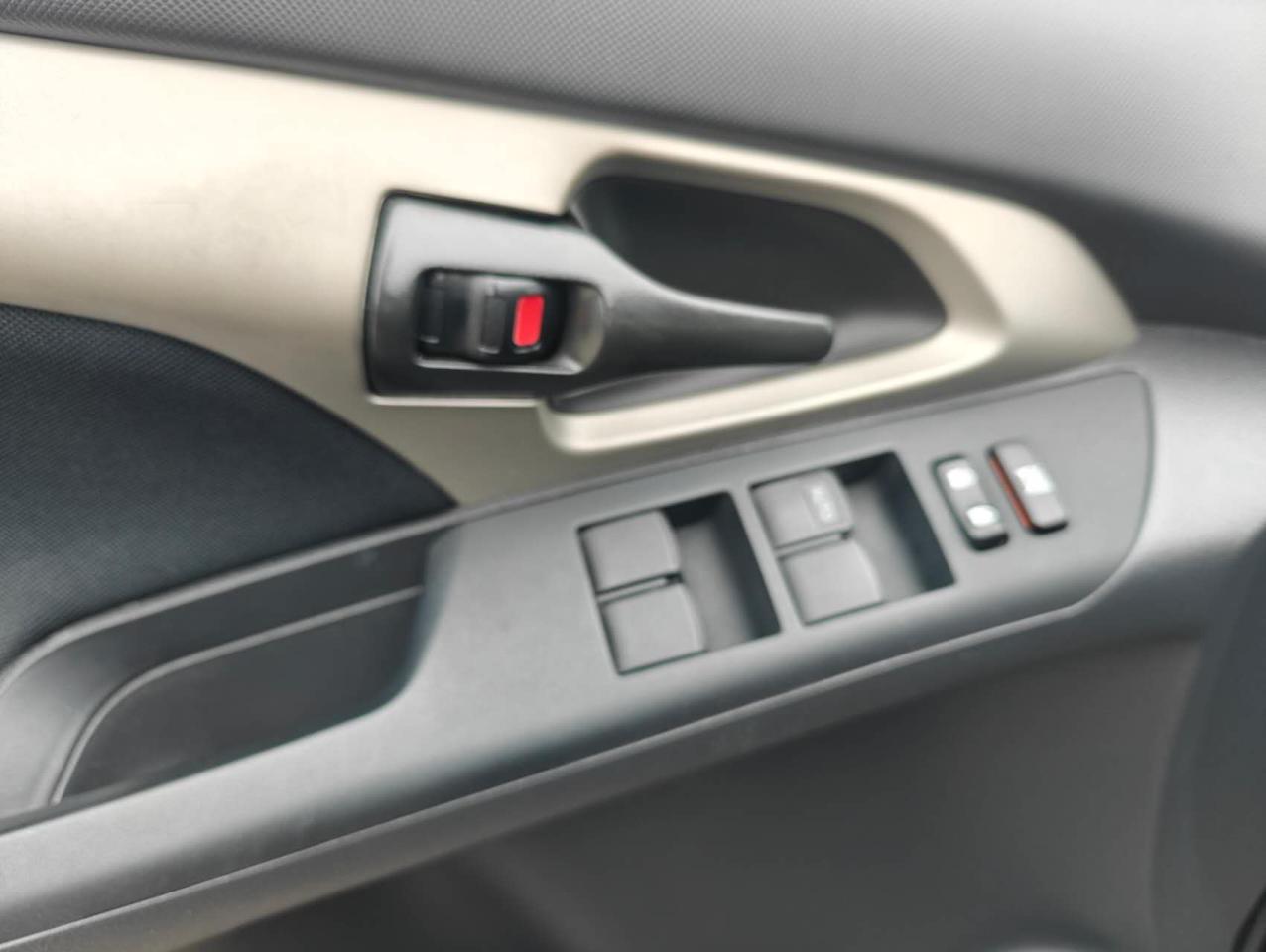 2014 Toyota Matrix Auto with Sunroof - Photo #9