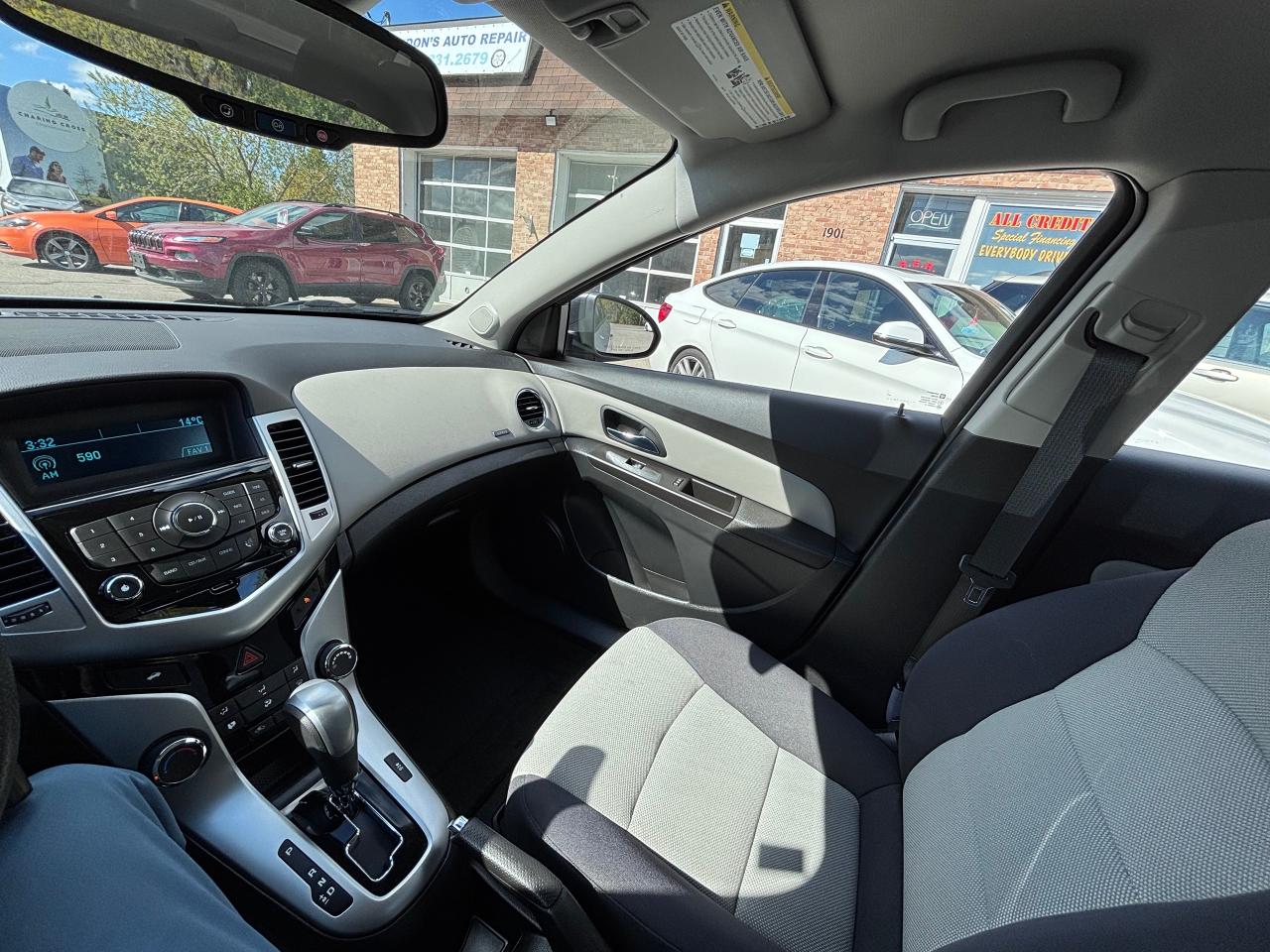 2015 Chevrolet Cruze 2LS LOW KM EXTRA CLEAN - Photo #17